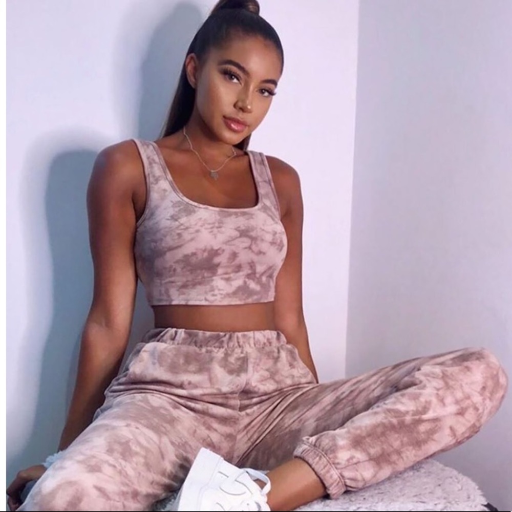 “Weekend Vibes lounge set”